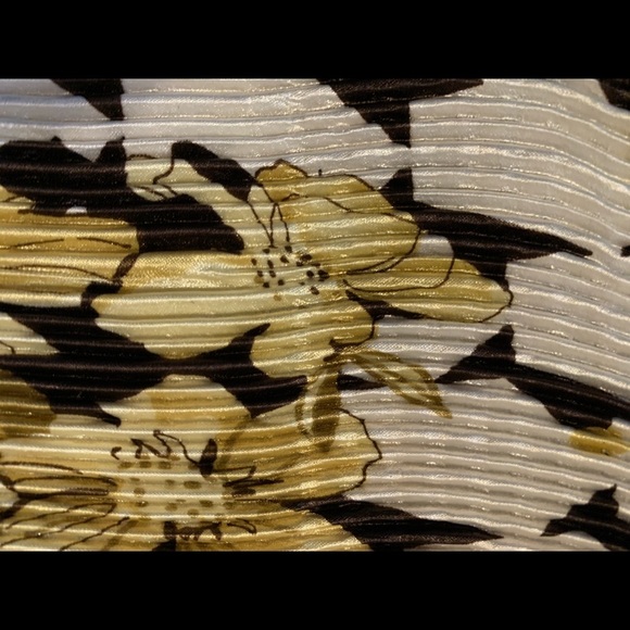 Serenade New York Accordion Pleated Blou… - Picture 8 of 8